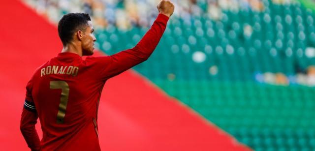 开云网站-C罗定下“小”目标 2026年 41岁 打6届世界杯再退役