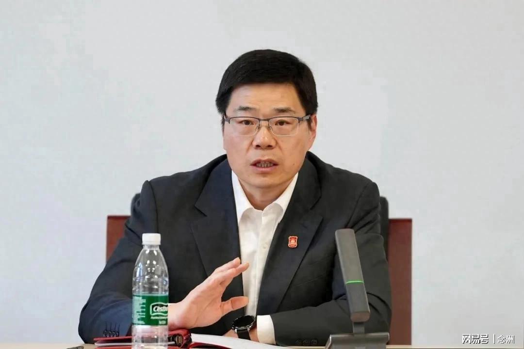 开云app-压力太大！中国篮协主席在更衣室哭了 郭士强拥抱安慰 球员拍肩膀