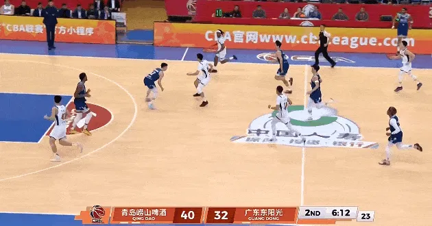 开云-崔永熙一条龙试图隔扣米奇被封盖，后者砍下23分6篮板2抢断3盖帽